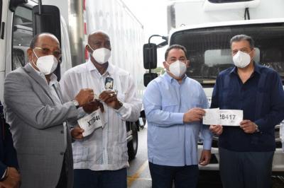 CONAVIHSIDA entrega camiones climatizados al SNS para el traslado de medicamentos antirretrovirales