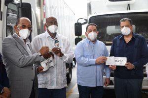 CONAVIHSIDA entrega camiones climatizados al SNS para el traslado de medicamentos antirretrovirales