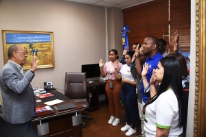 Director de Conavihsida Dr. Enrique González Juramentó el Comité de Medio Ambiente de dicha institución.