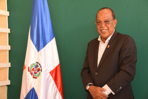 El director del CONAVIHSIDA rinde homenaje a las personas que viven con VIH y al esfuerzo por mantener su dignidad